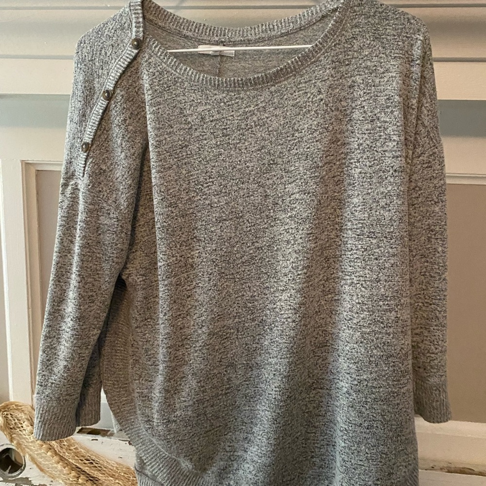 Sweater w/ buttons